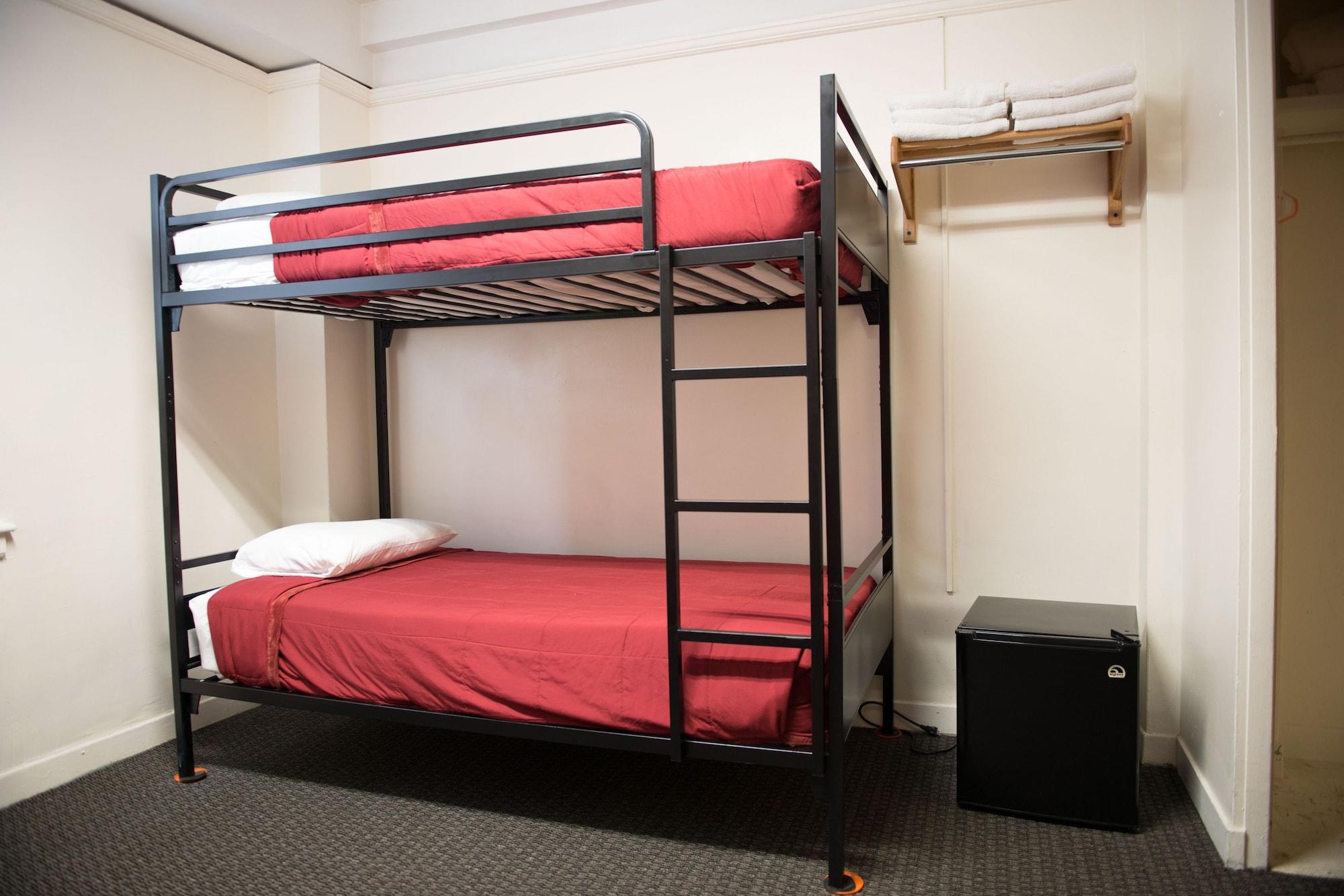 Flushing Ymca Hostal *